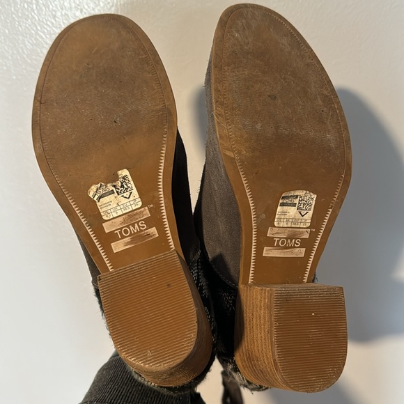 TOMS Suede Ankle Booties, Western, Block Heel, Gray, Black, Gently Used, Size 8 - Picture 11 of 14